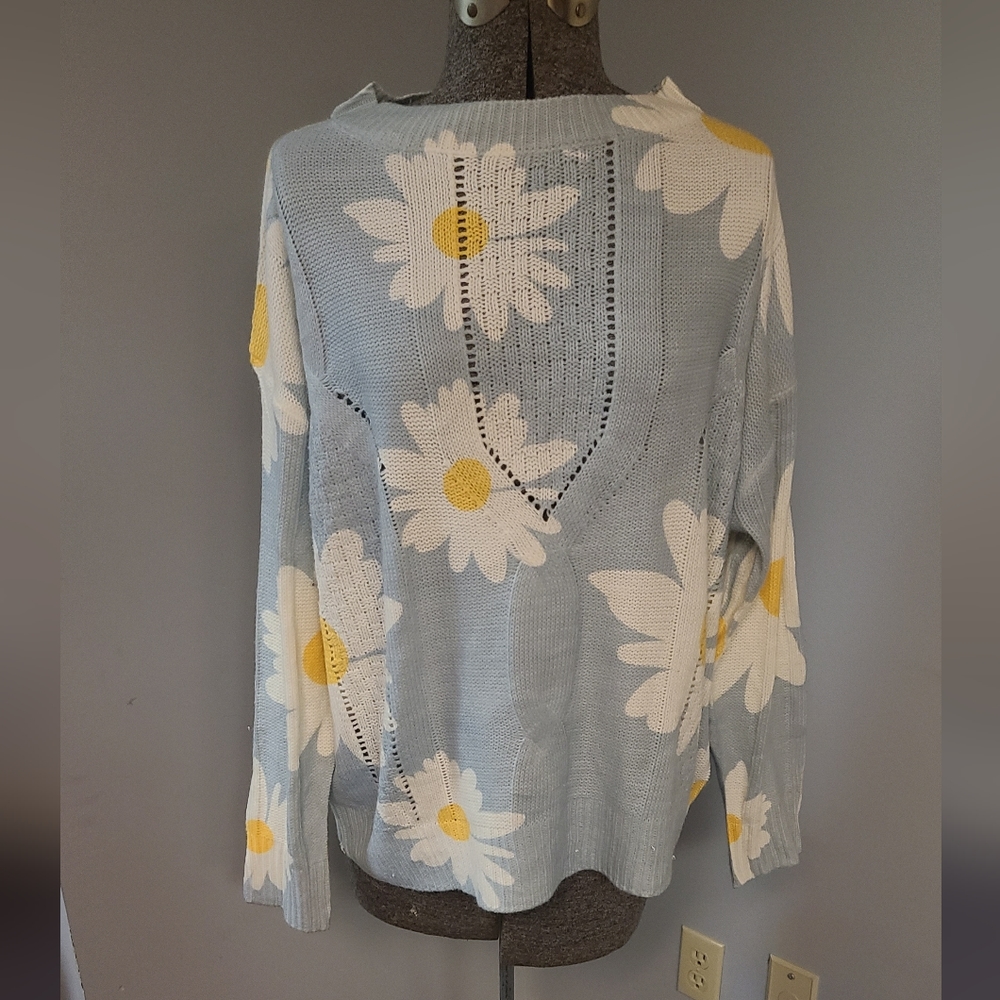 SZ XL POWDER BLUE DAISY PRINT PULLOVER SWEATER